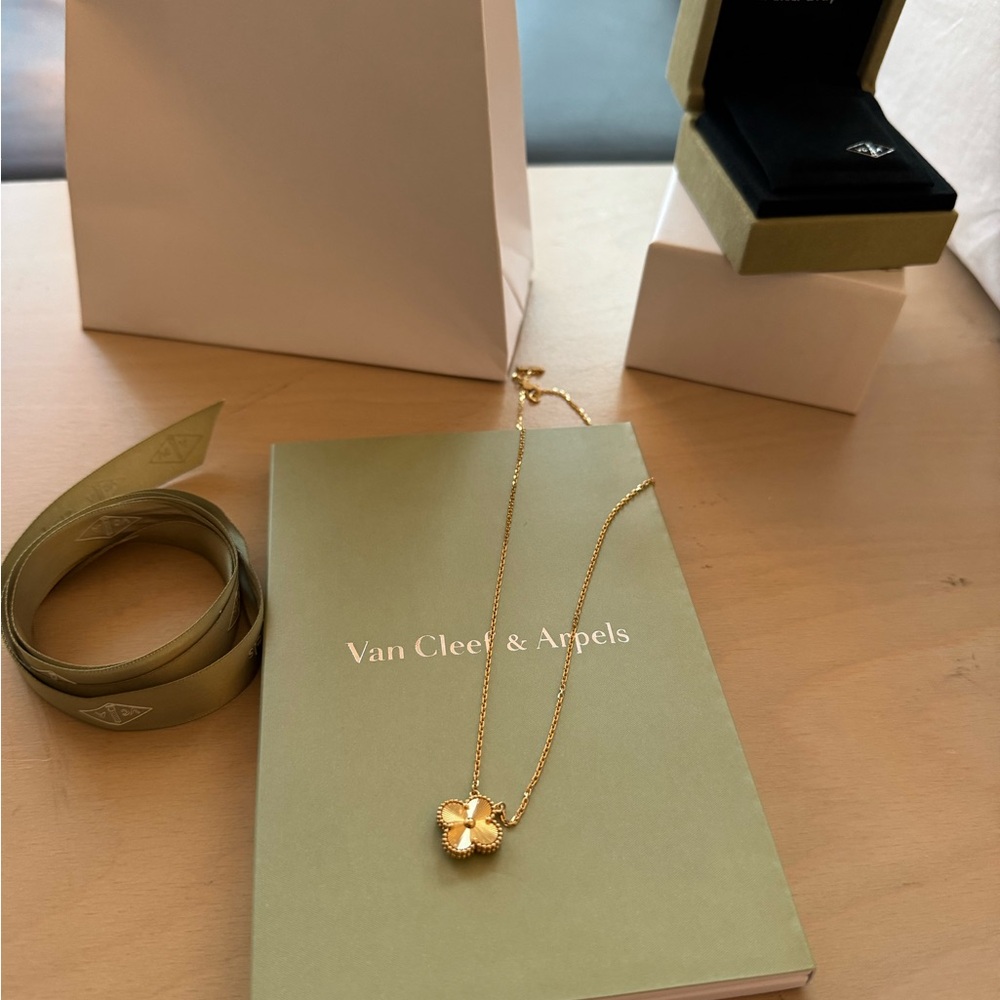 Van Cleef & Arpels vintage Alambra pendant necklace - Picture 2 of 7